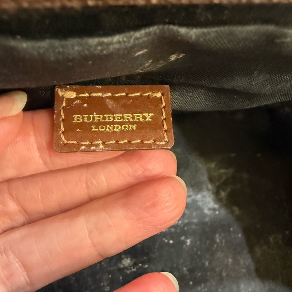 Authentic Vintage Burberry shaving kit (toiletries) in traditional novacheck. - Picture 5 of 14